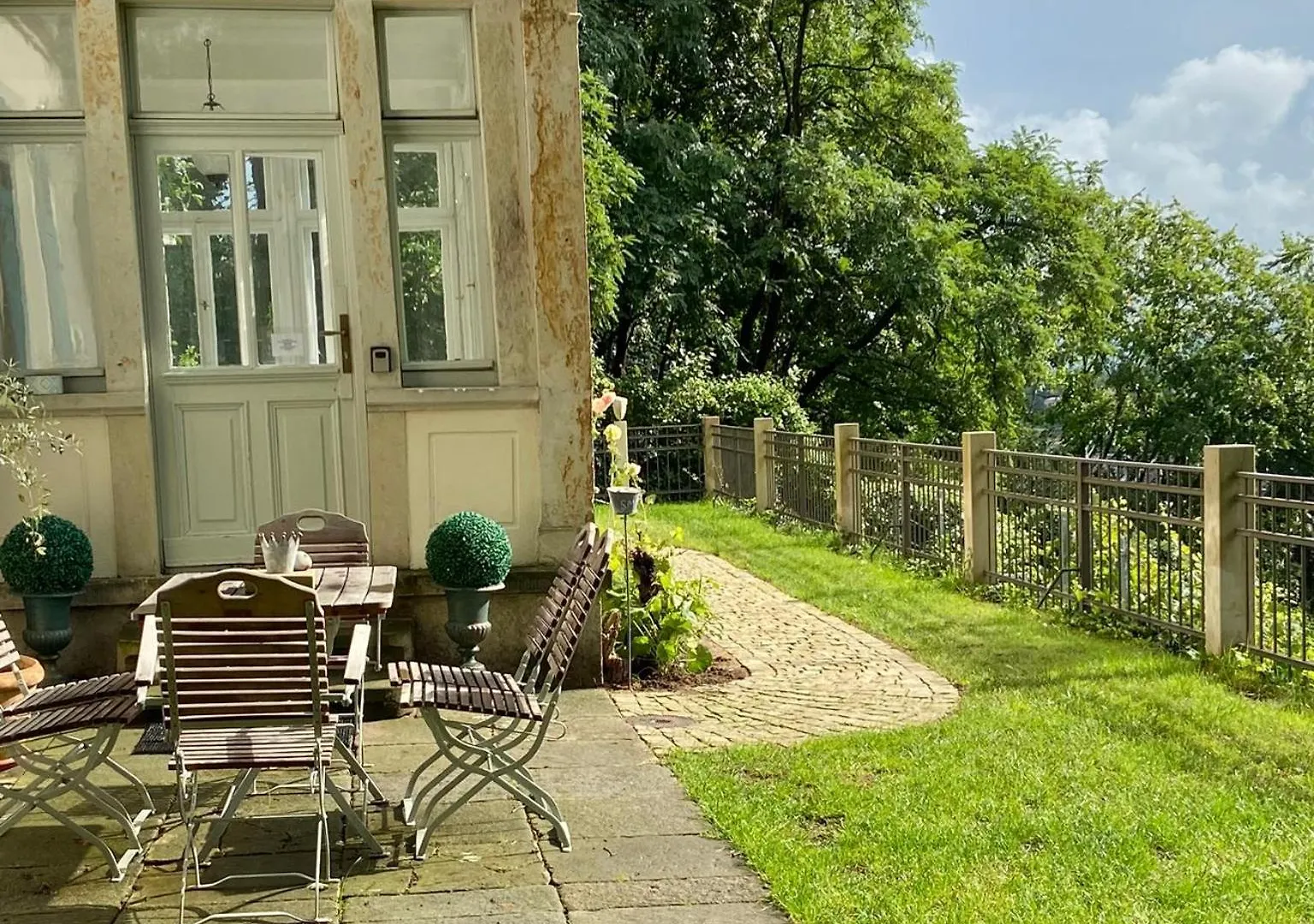 Wundervolle Wohnung Im Elbhang Von Dresden Loschwitz 0*,